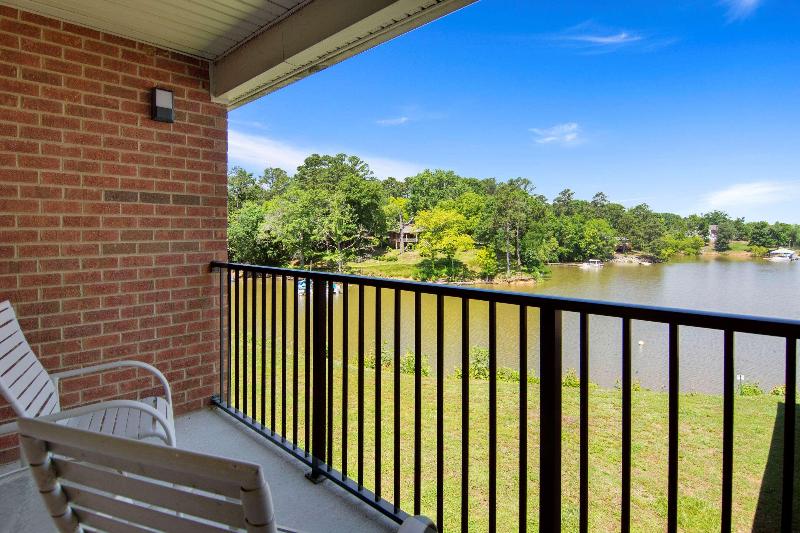 Clarion Pointe on the lake Clarksville South Hill image