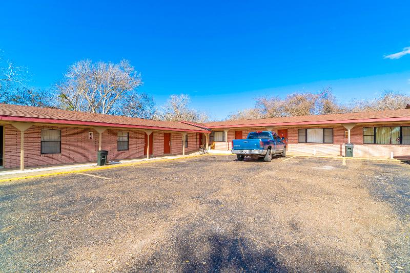 Capital O Hotel Beeville -US 181 image