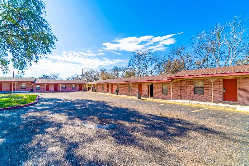 Capital O Hotel Beeville -US 181 image