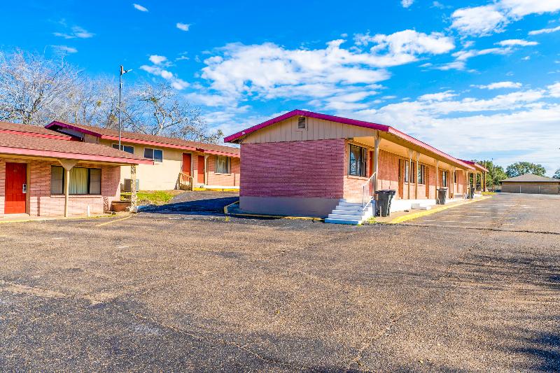 Capital O Hotel Beeville -US 181 image