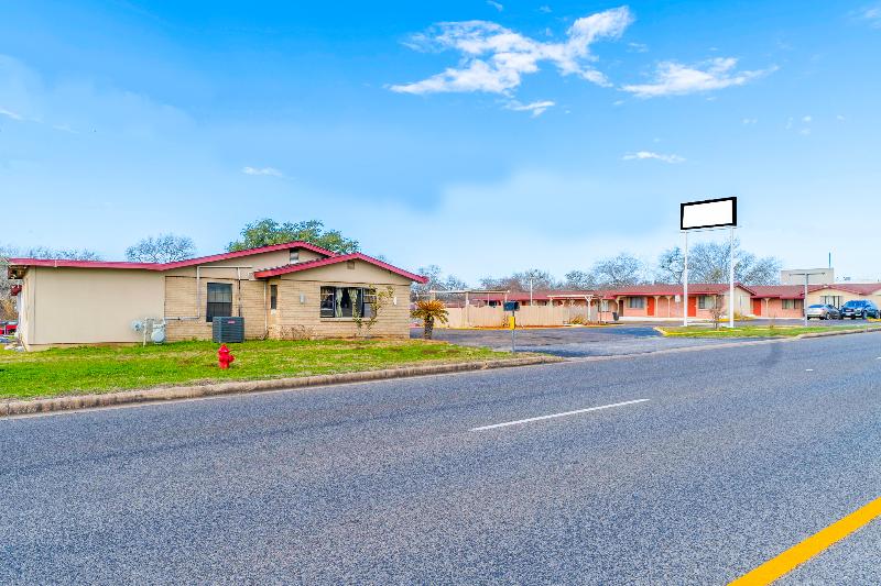 Capital O Hotel Beeville -US 181 image