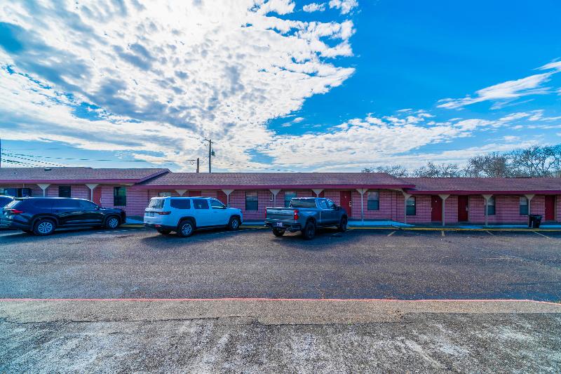 Capital O Hotel Beeville -US 181 image