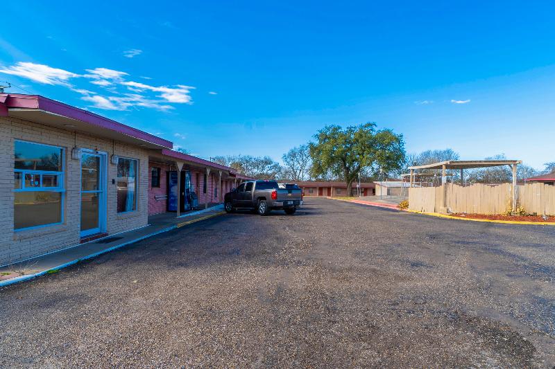 Capital O Hotel Beeville -US 181 image