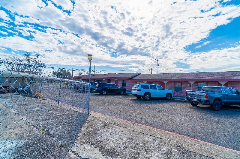 Capital O Hotel Beeville -US 181 image