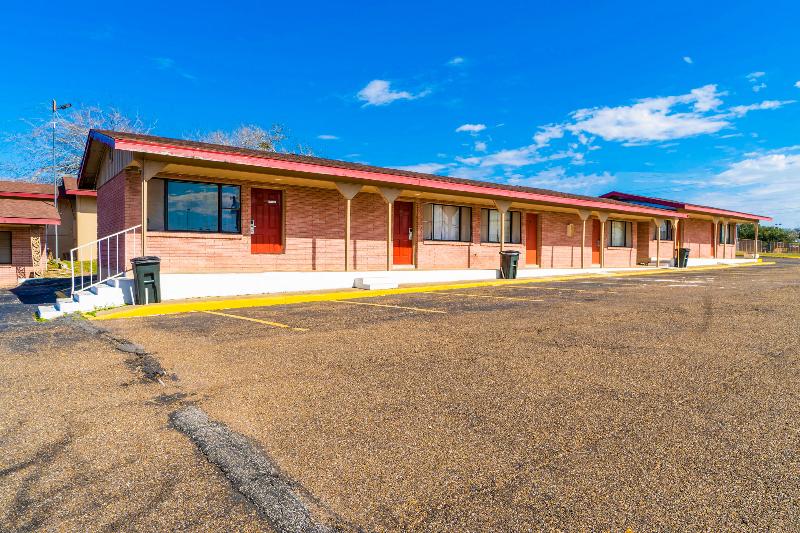Capital O Hotel Beeville -US 181 image