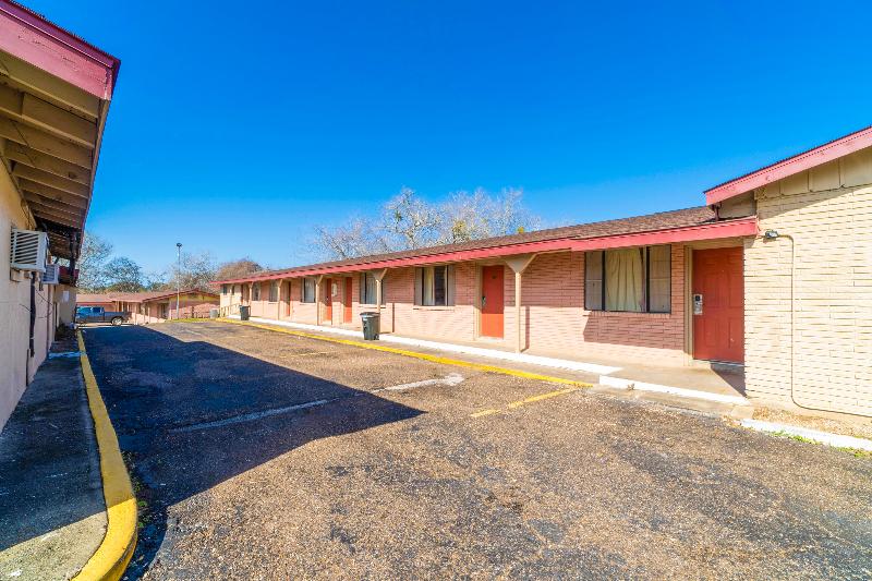 Capital O Hotel Beeville -US 181 image