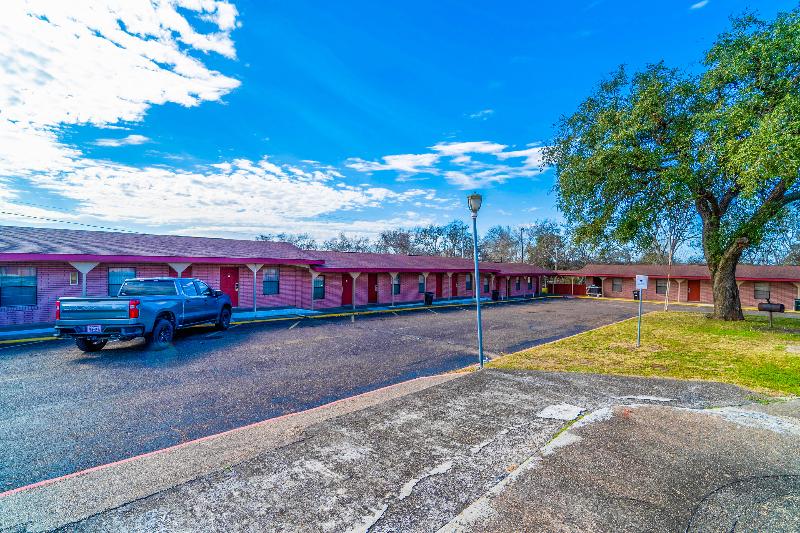 Capital O Hotel Beeville -US 181 image