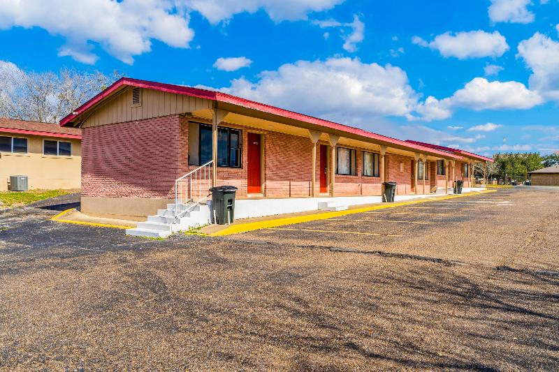 Capital O Hotel Beeville -US 181 image