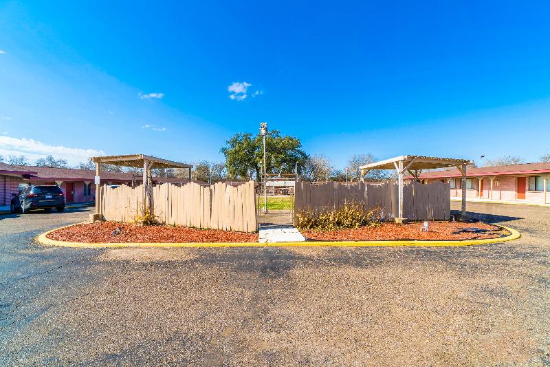 Capital O Hotel Beeville -US 181 image