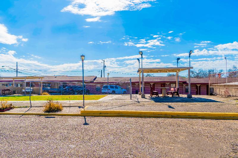Capital O Hotel Beeville -US 181 image