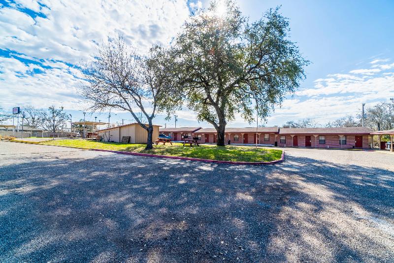 Capital O Hotel Beeville -US 181 image