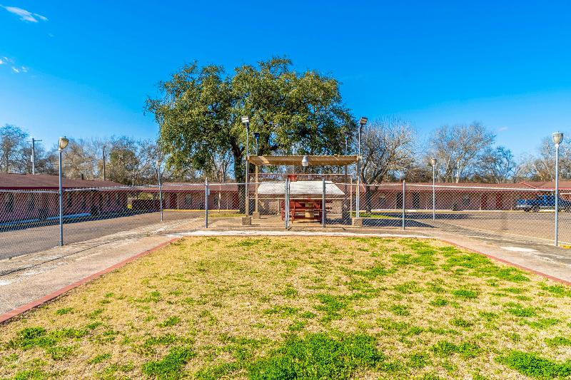 Capital O Hotel Beeville -US 181 image