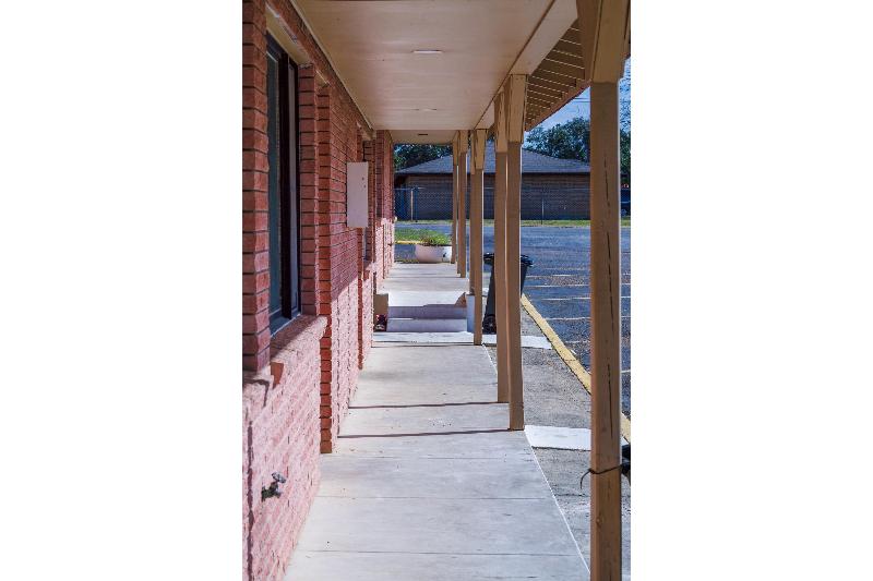 Capital O Hotel Beeville -US 181 image