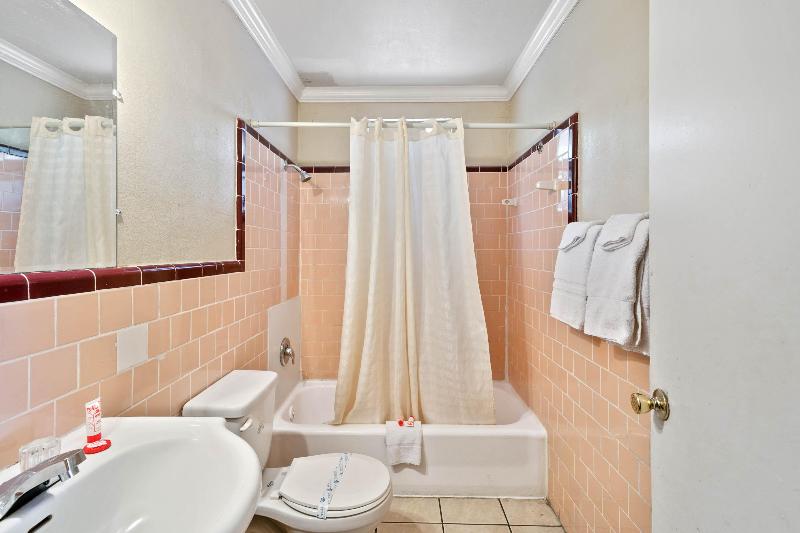 Capital O Hotel Beeville -US 181 image