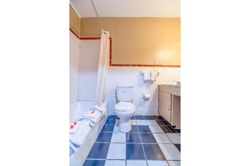 Capital O Hotel Beeville -US 181 image