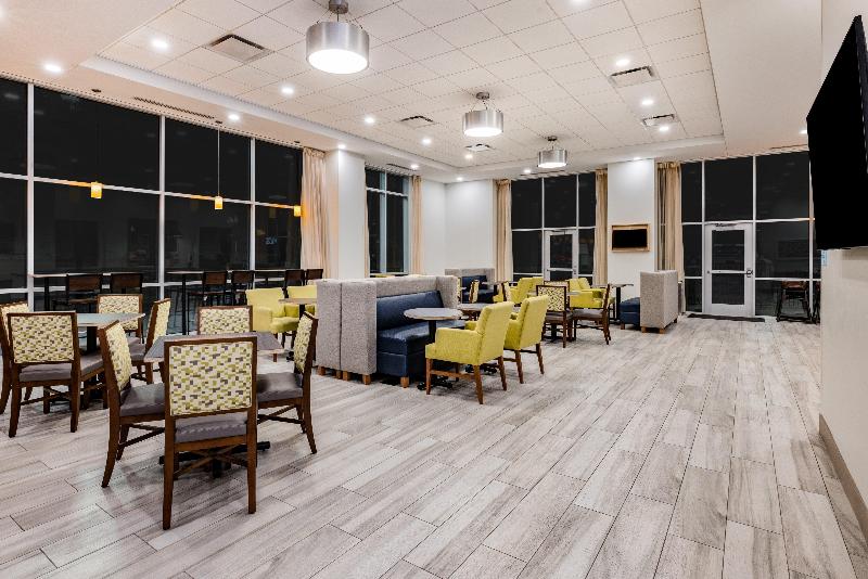 Holiday Inn Express & Suites Lincoln Downtown image