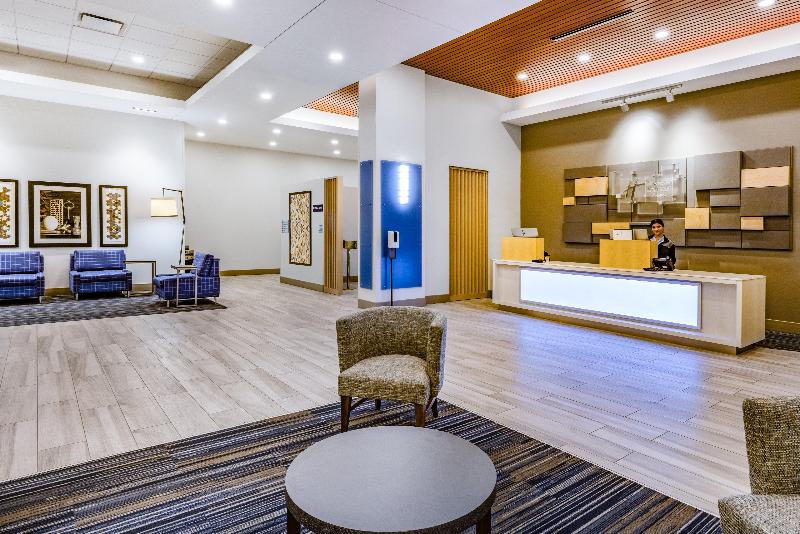 Holiday Inn Express & Suites Lincoln Downtown image