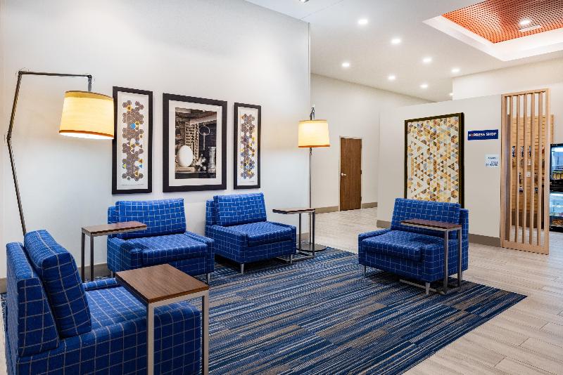 Holiday Inn Express & Suites Lincoln Downtown image