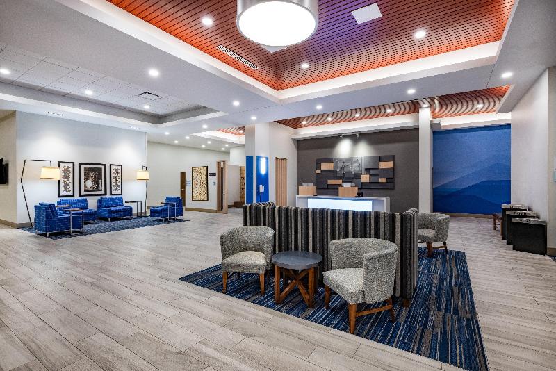 Holiday Inn Express & Suites Lincoln Downtown image