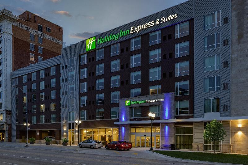 Holiday Inn Express & Suites Lincoln Downtown image