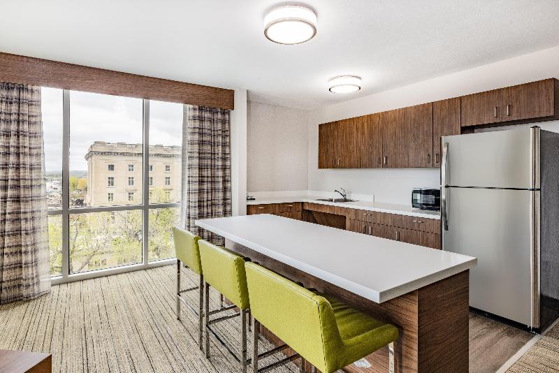Holiday Inn Express & Suites Lincoln Downtown image