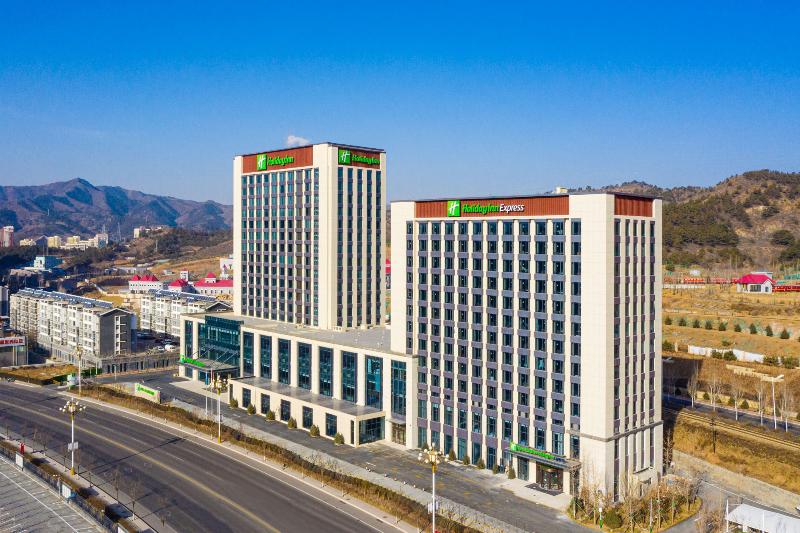 Holiday Inn Chengde Park View image
