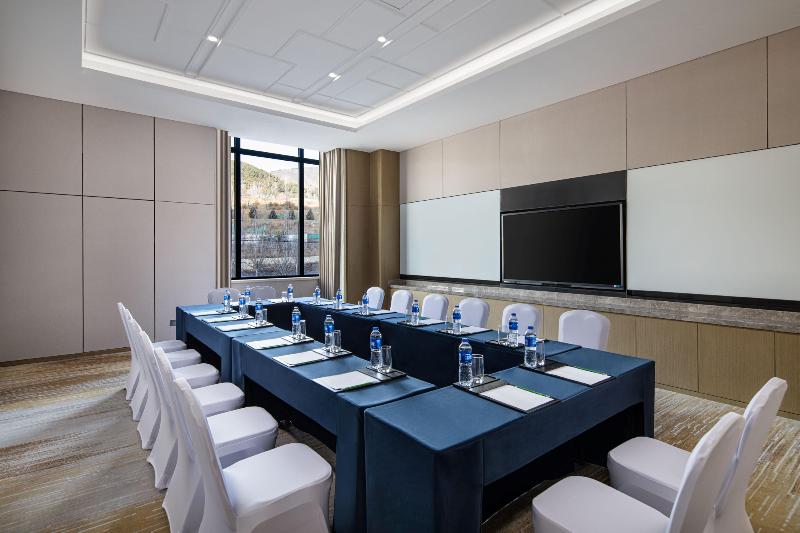 Holiday Inn Chengde Park View image