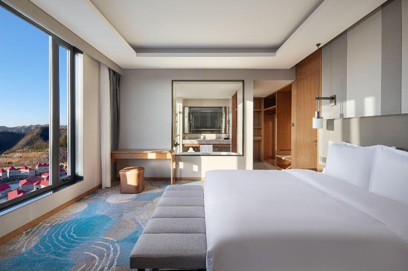 Holiday Inn Chengde Park View image