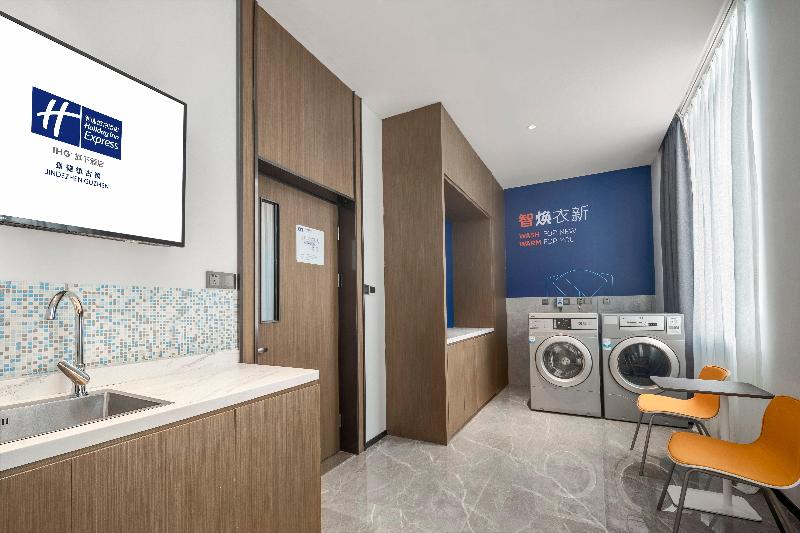 Holiday Inn Express Jingdezhen Ancient Town image