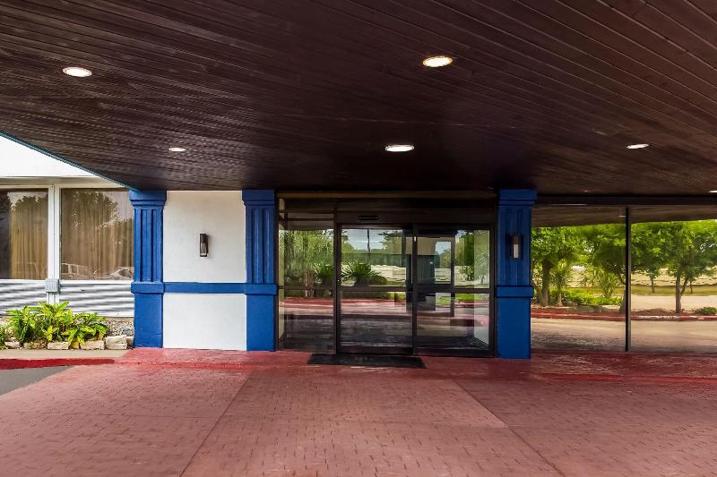 Red Roof Inn Lake Jackson image