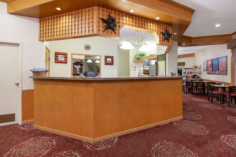 Apple Tree Inn, Surestay Collection By Bw image