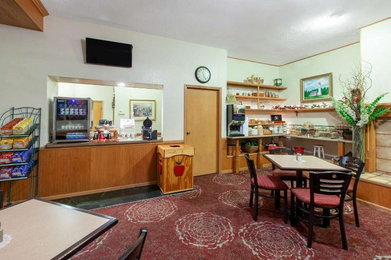 Apple Tree Inn, Surestay Collection By Bw image