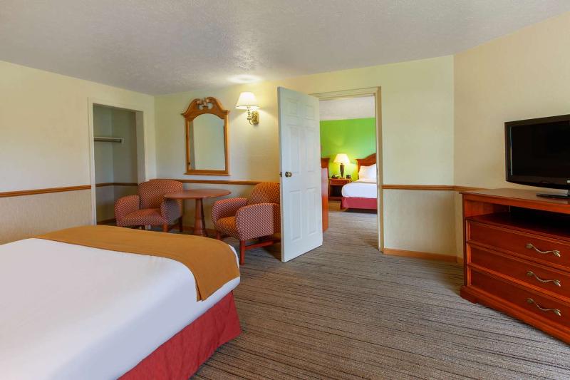 Apple Tree Inn, Surestay Collection By Bw image