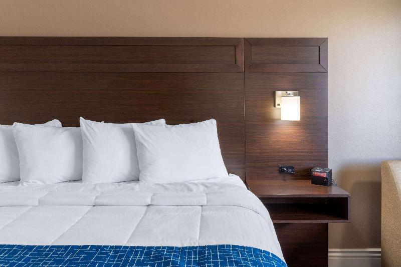 Travelodge by Wyndham Florence image