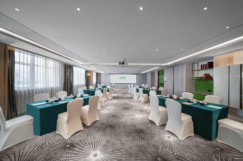 Holiday Inn Fuyang image