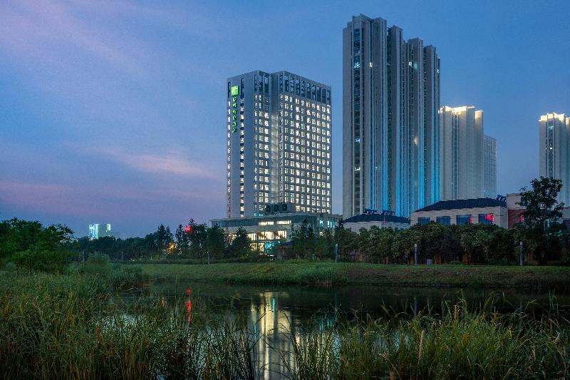 Holiday Inn Fuyang image