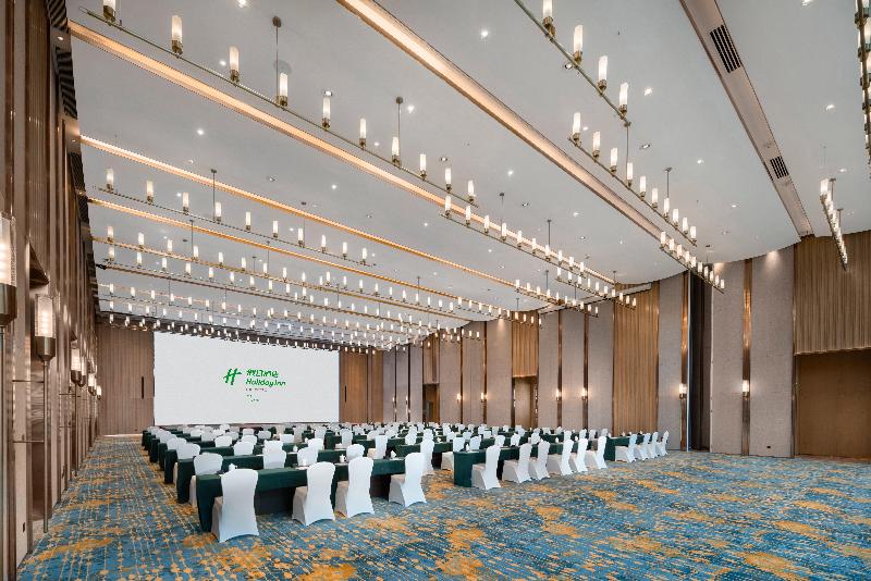 Holiday Inn Fuyang image