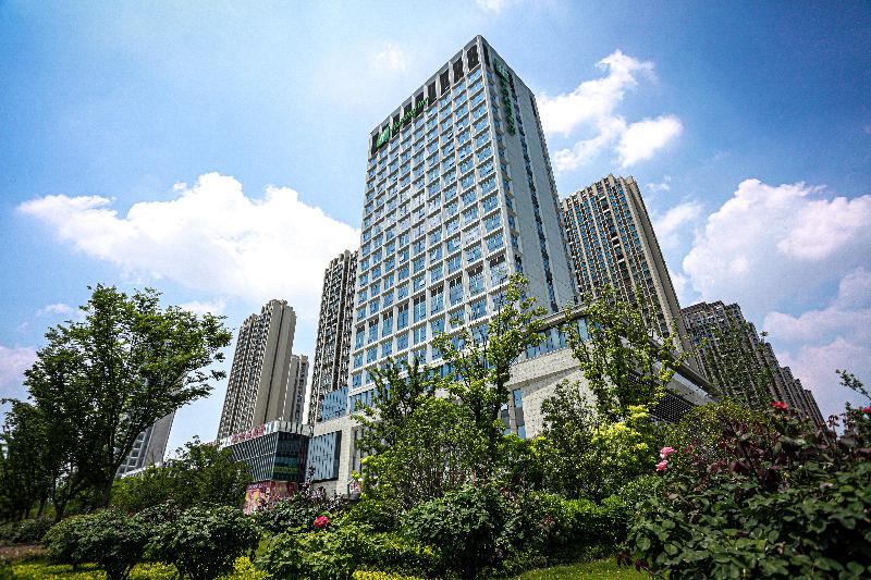 Holiday Inn Fuyang image