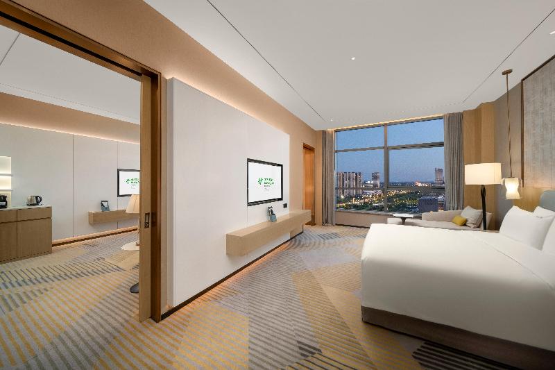 Holiday Inn Fuyang image