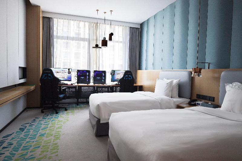 Holiday Inn Fuyang image
