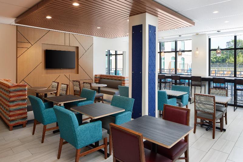 Holiday Inn Express Gulf Breeze Pensacola Area image