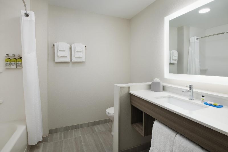 Holiday Inn Express Gulf Breeze Pensacola Area image