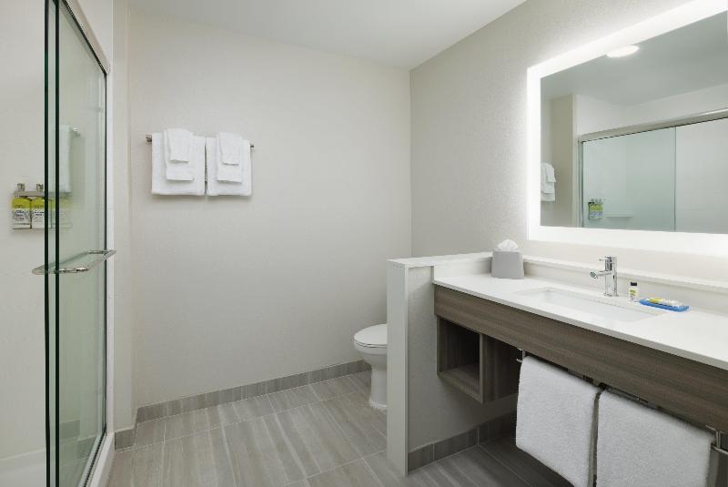 Holiday Inn Express Gulf Breeze Pensacola Area image