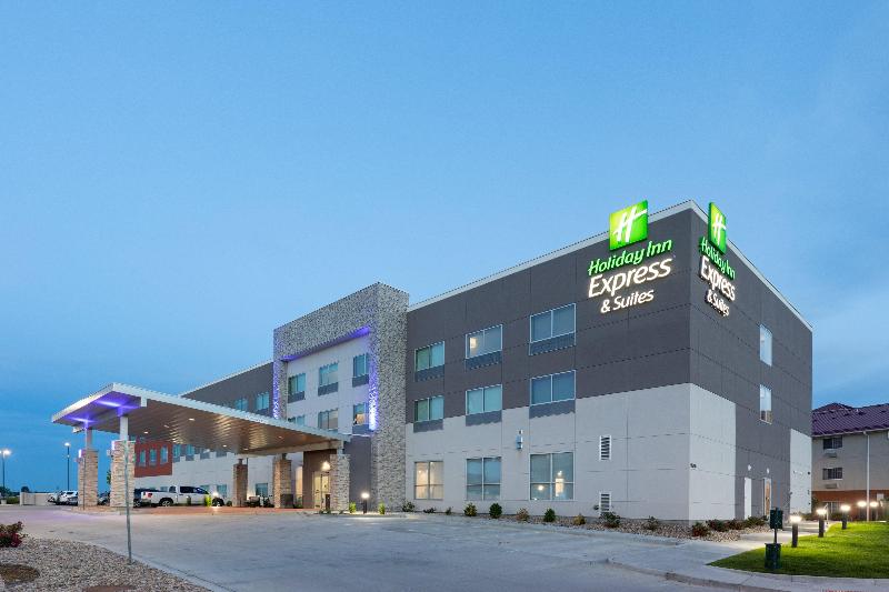 Holiday Inn Express & Suites Firestone - Longmont 4