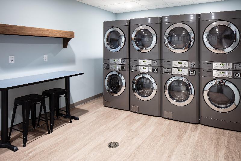 Staybridge Suites Iowa City - Coralville