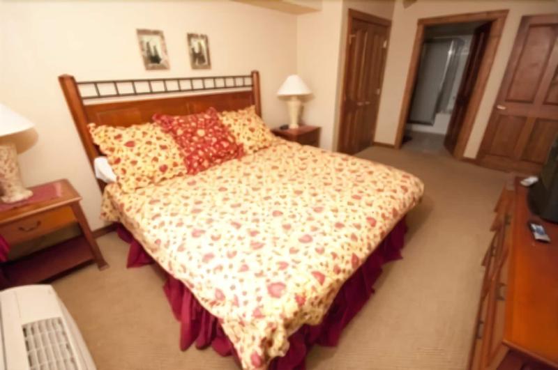 Highland House image