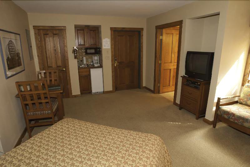 Highland House image
