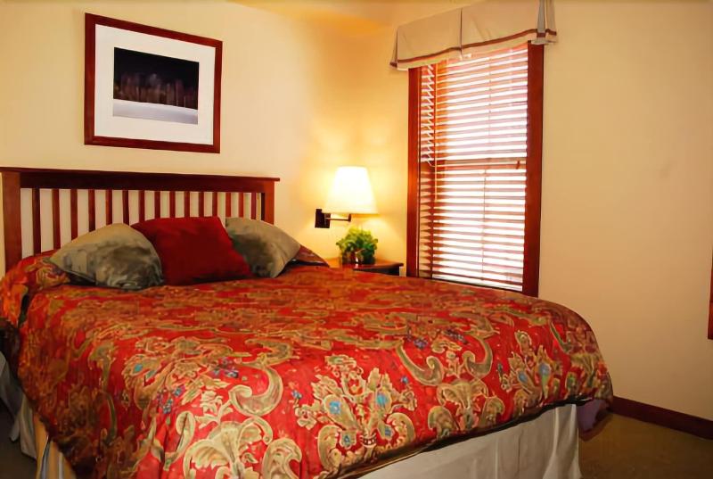 Highland House image
