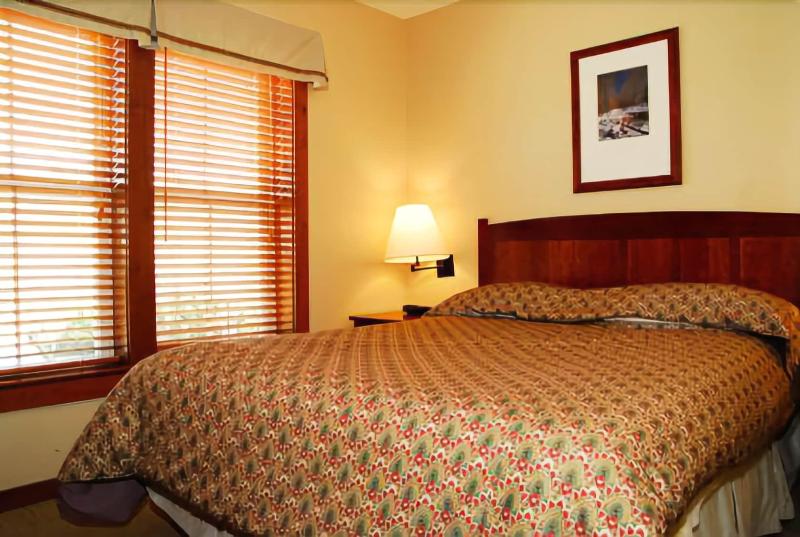 Highland House image