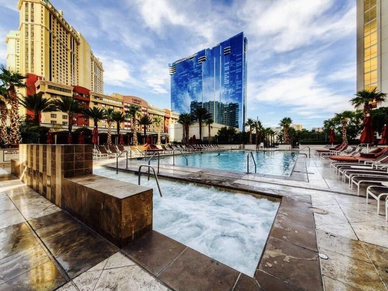 Abz Signature Deluxe Suites image